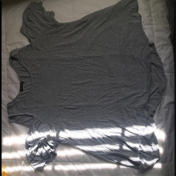 Grey shoulder cut flowing blouse. Size L. - Picture 2 of 8